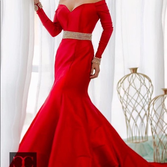 Red dress - Picture 1 of 2